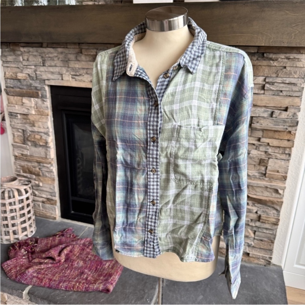 American Eagle Outfitters Blue Cream Button Down Shirt - Picture 2 of 15